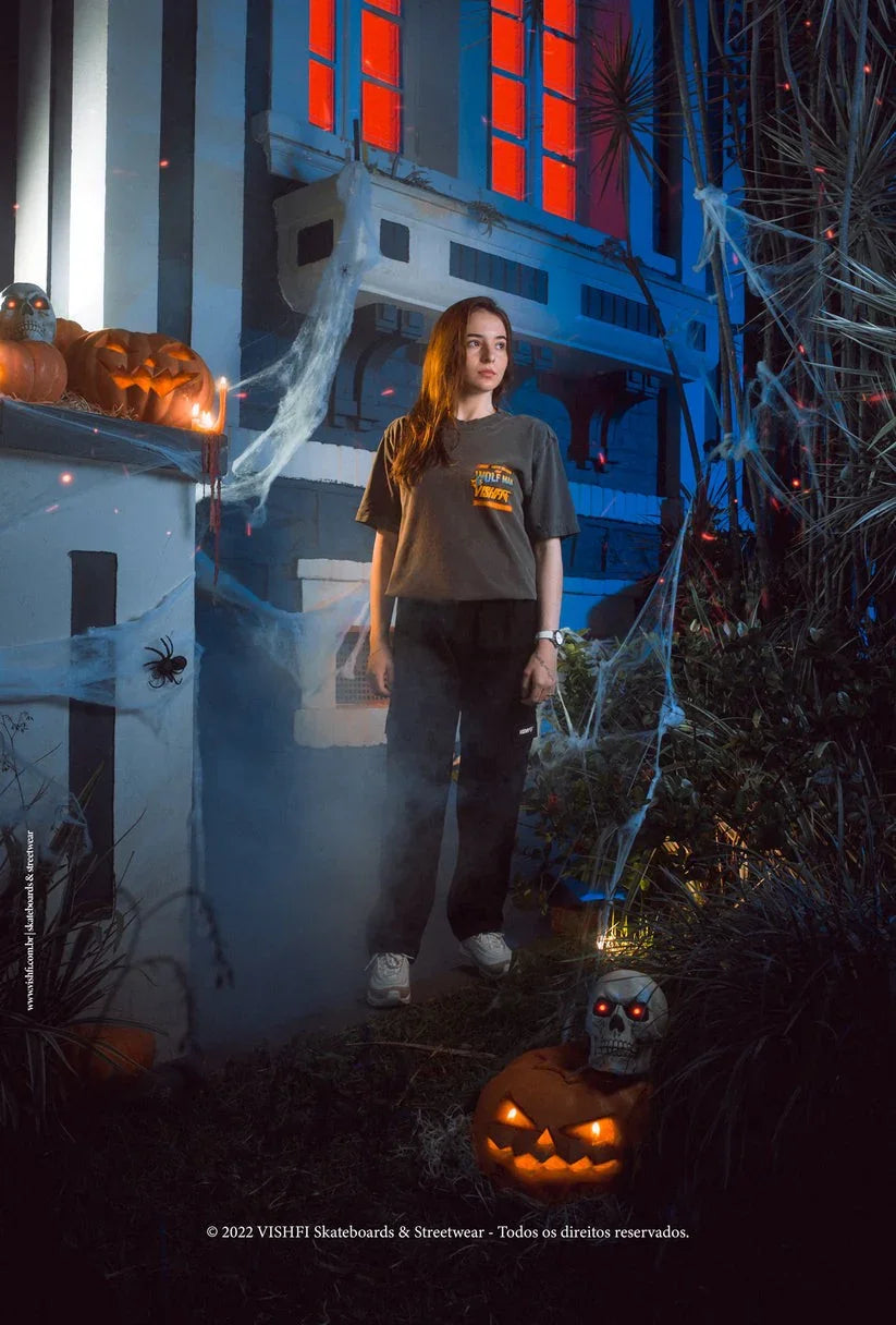 CAMISETA THE WOLF MAN CINZA ESTONADO "HALLOWEEN" - Four Street