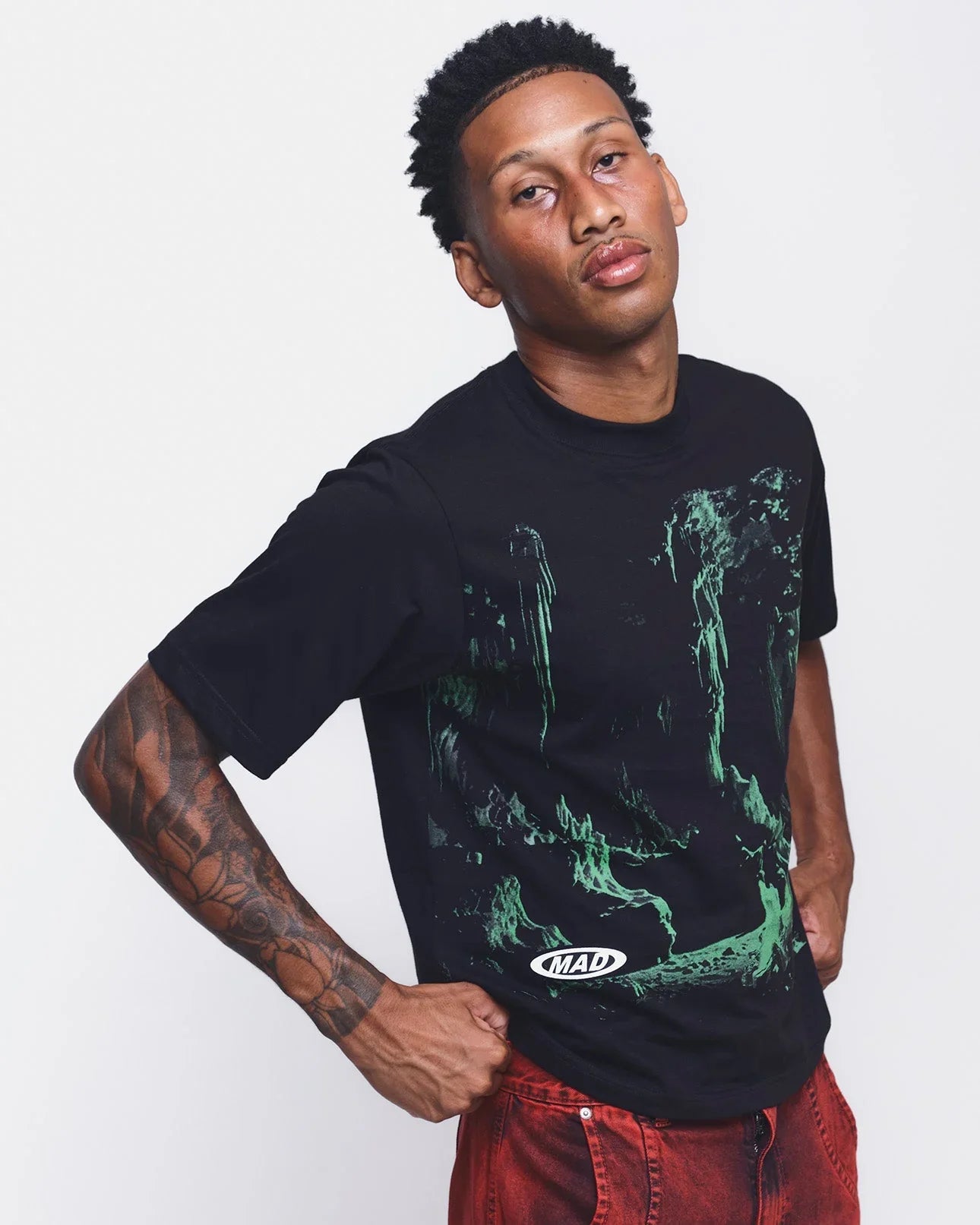 CAMISETA CAVERNA NEANDERTAL PRETA - Four Street