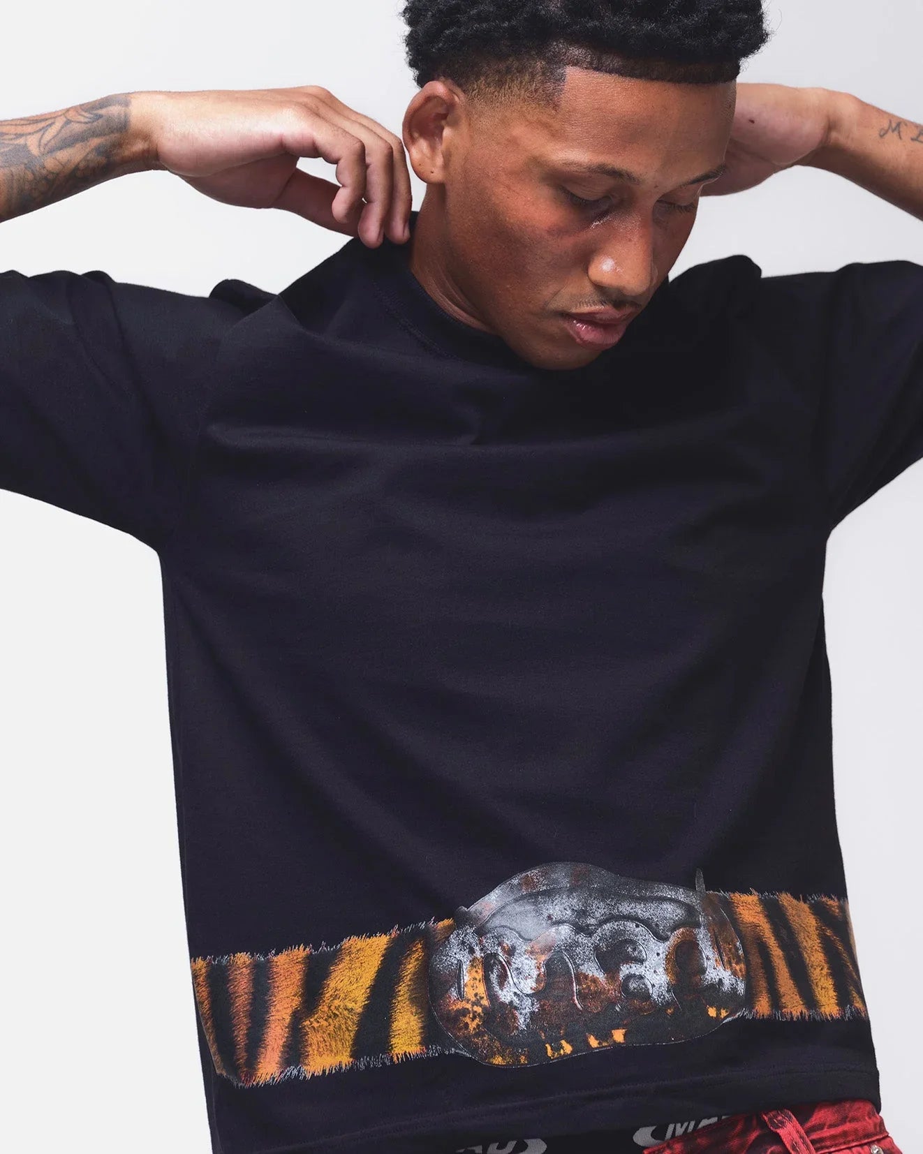 CAMISETA CINTO DE CAÇA PRETA - Four Street