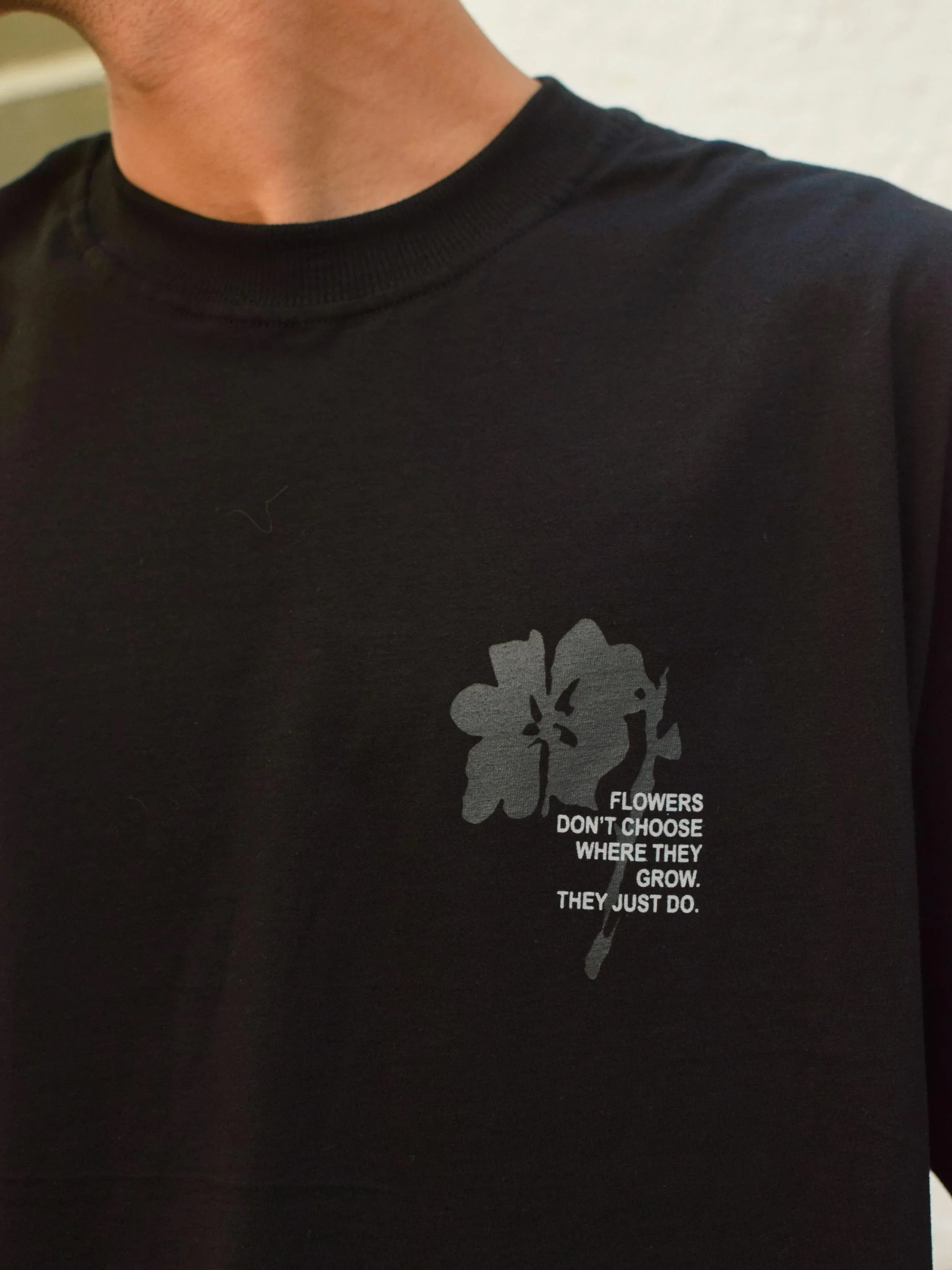 Camiseta Boxy Flowers - Four Street