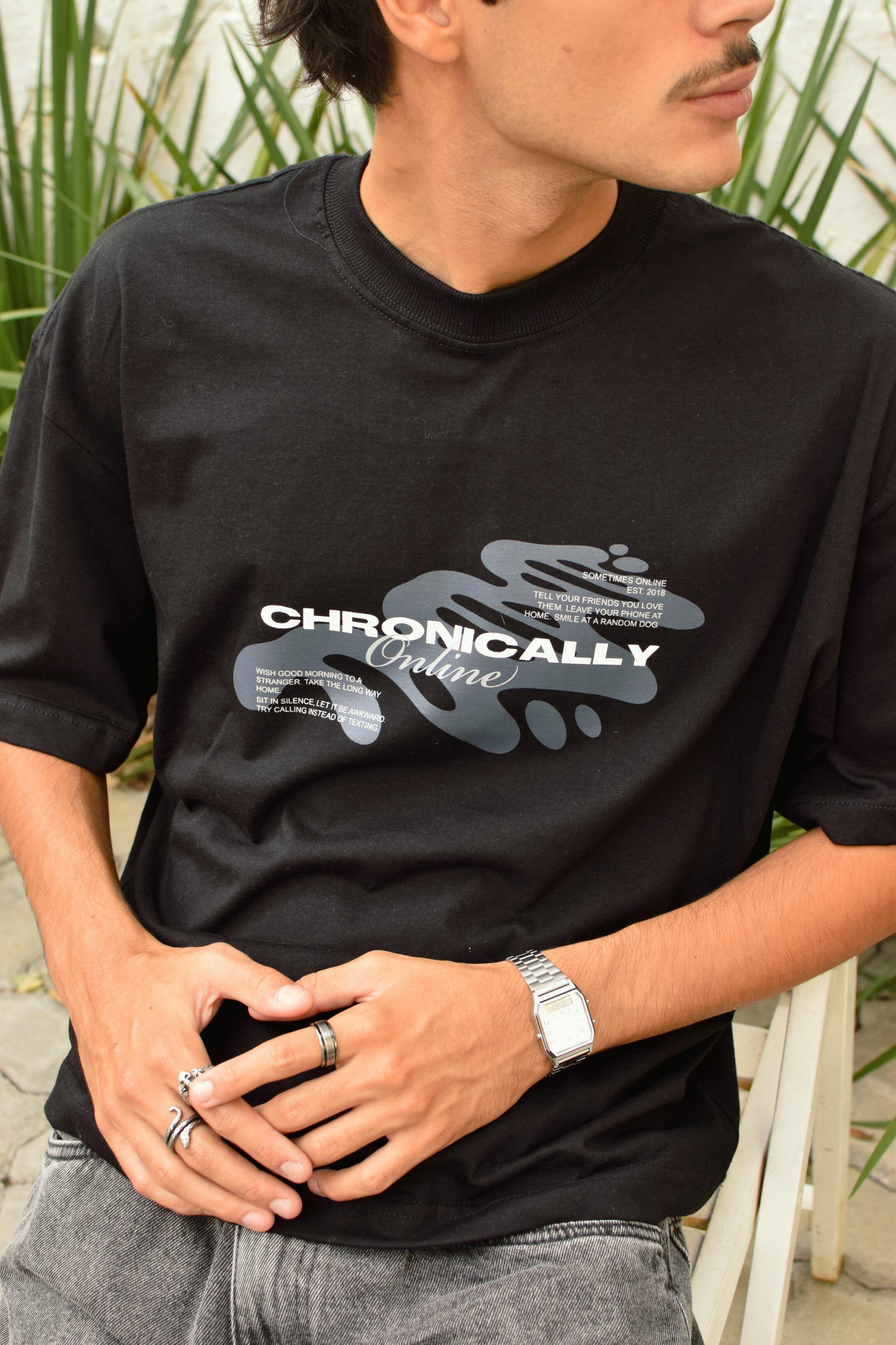 Camiseta Boxy Chronically Online - Four Street