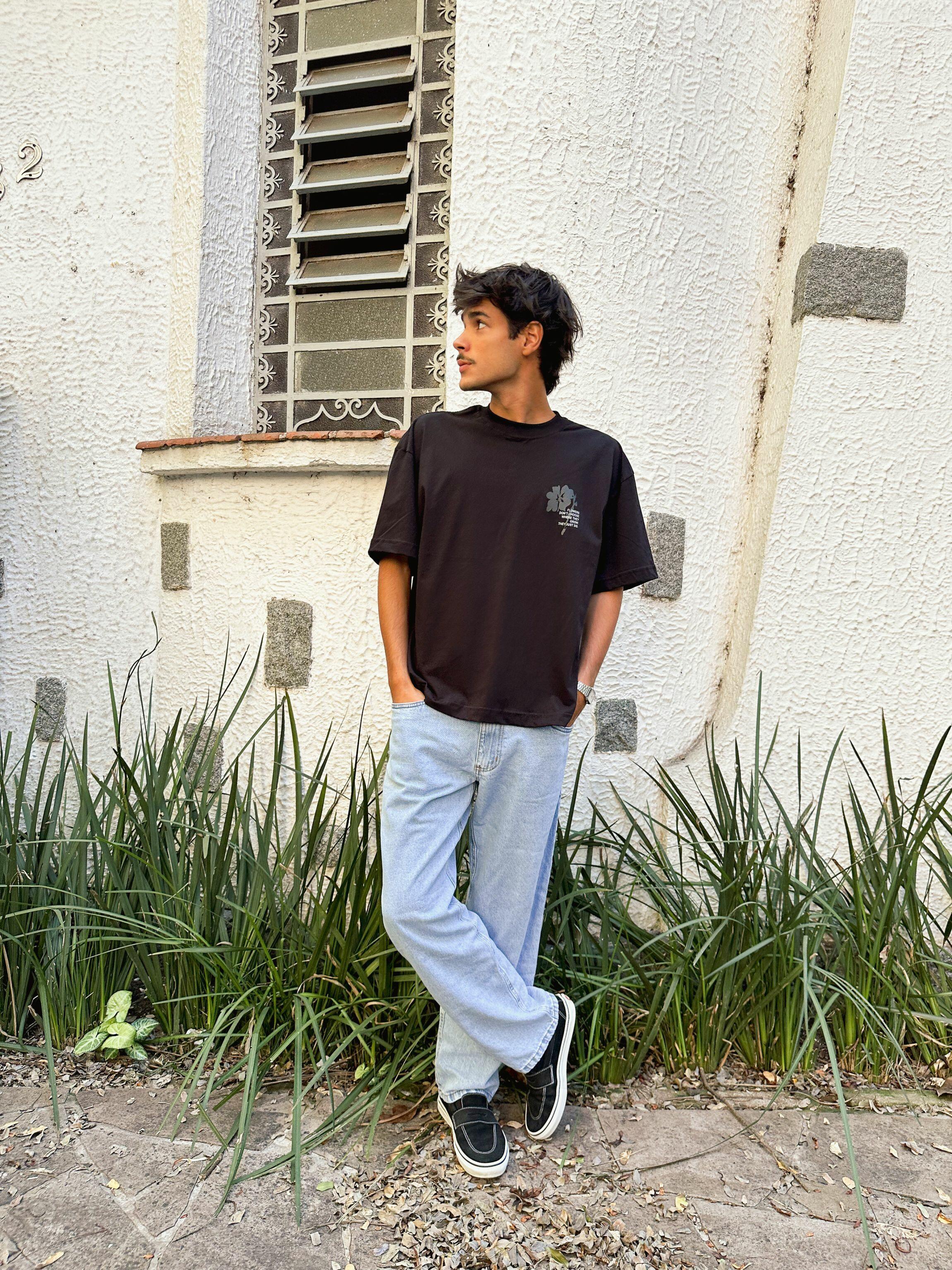 Camiseta Boxy Flowers - Four Street