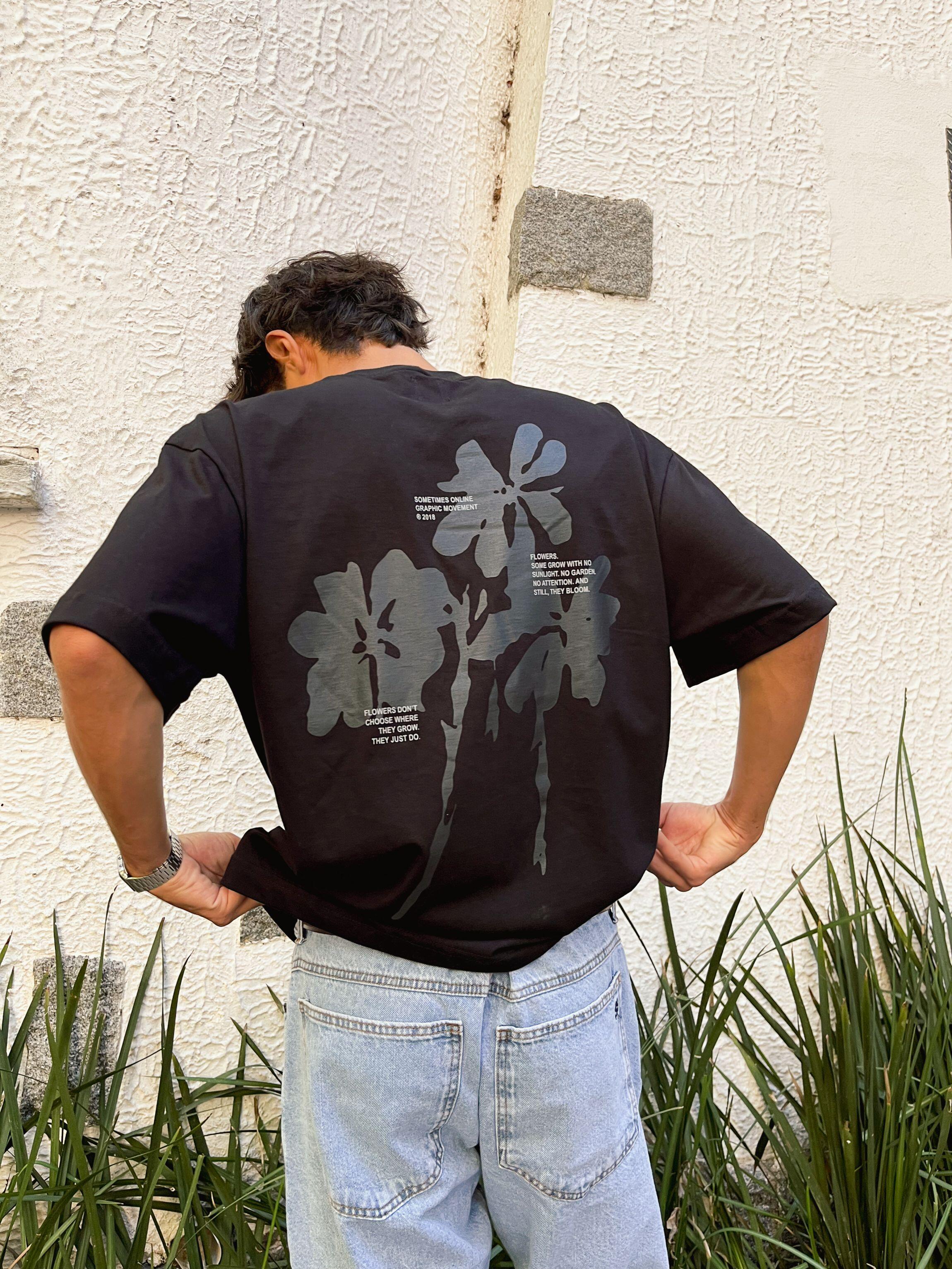 Camiseta Boxy Flowers - Four Street