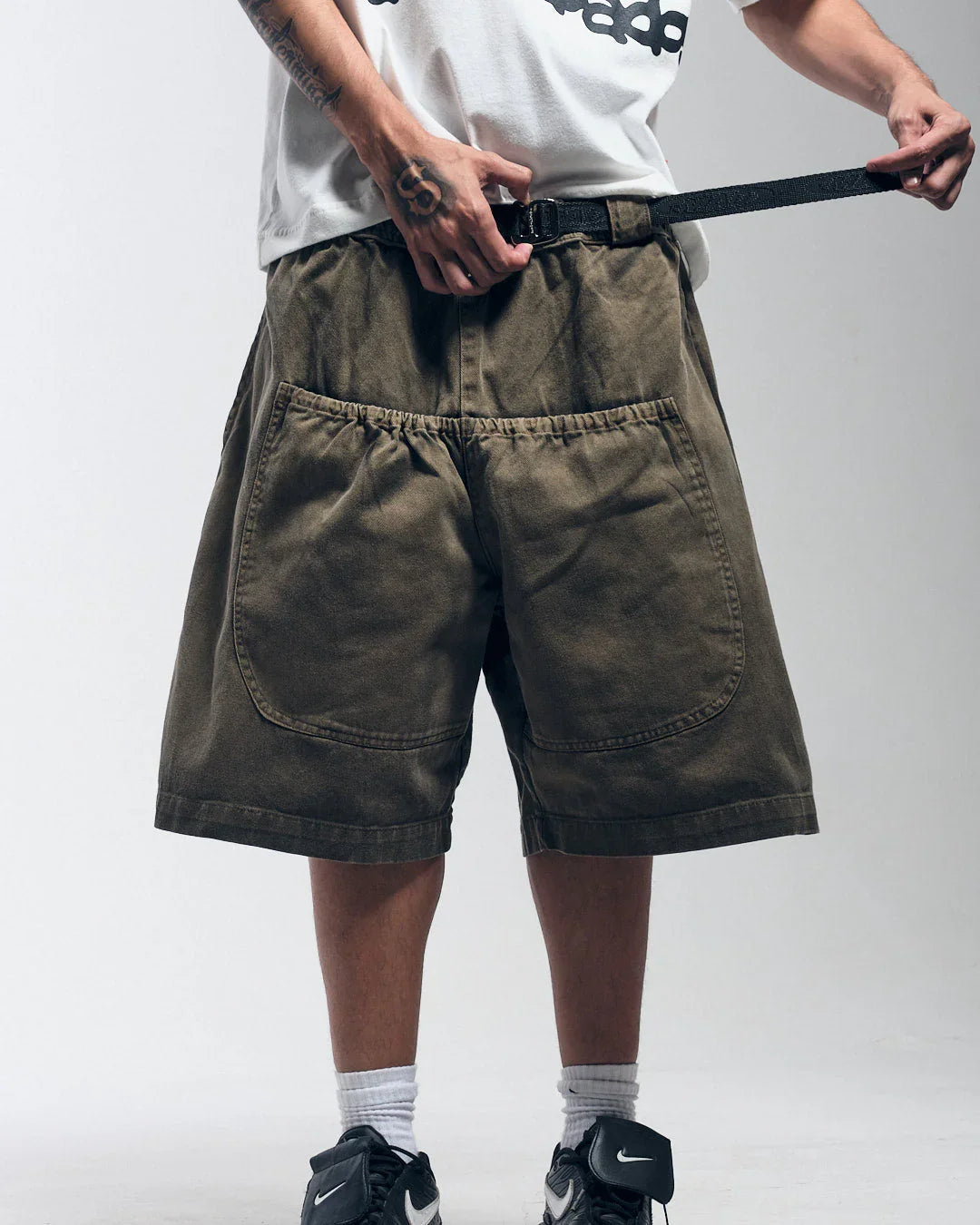 BERMUDA DE TINTURARIA MARROM - Four Street