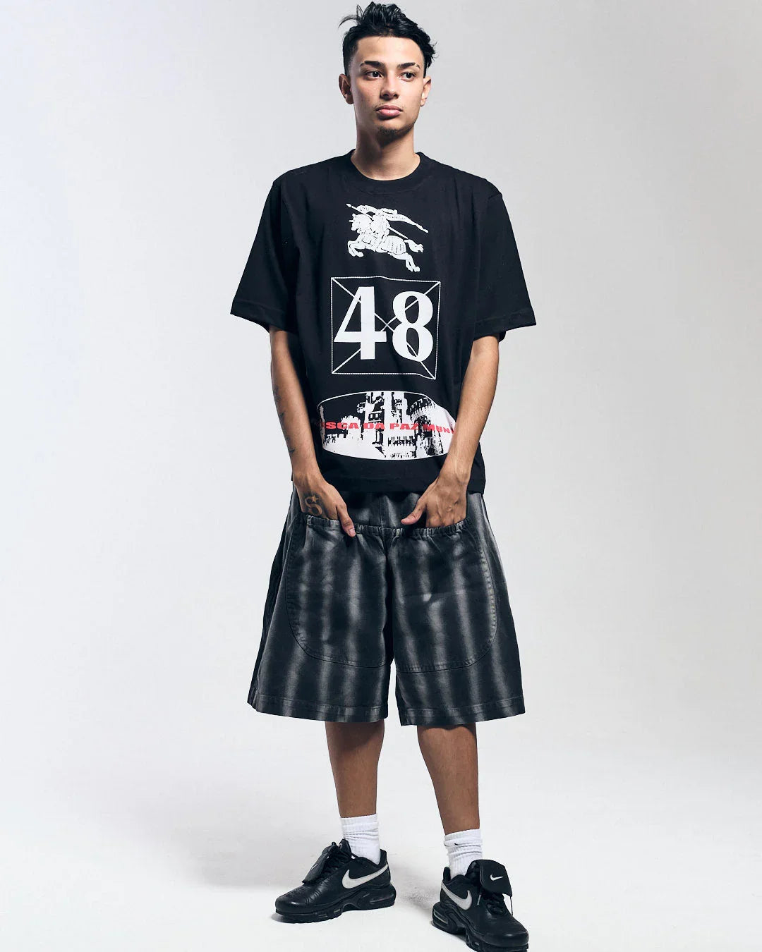 CAMISETA EM BUSCA DA PAZ PRETA - Four Street