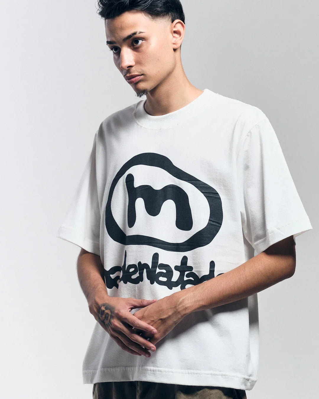 CAMISETA MMMMMMMAD OFF WHITE - Four Street