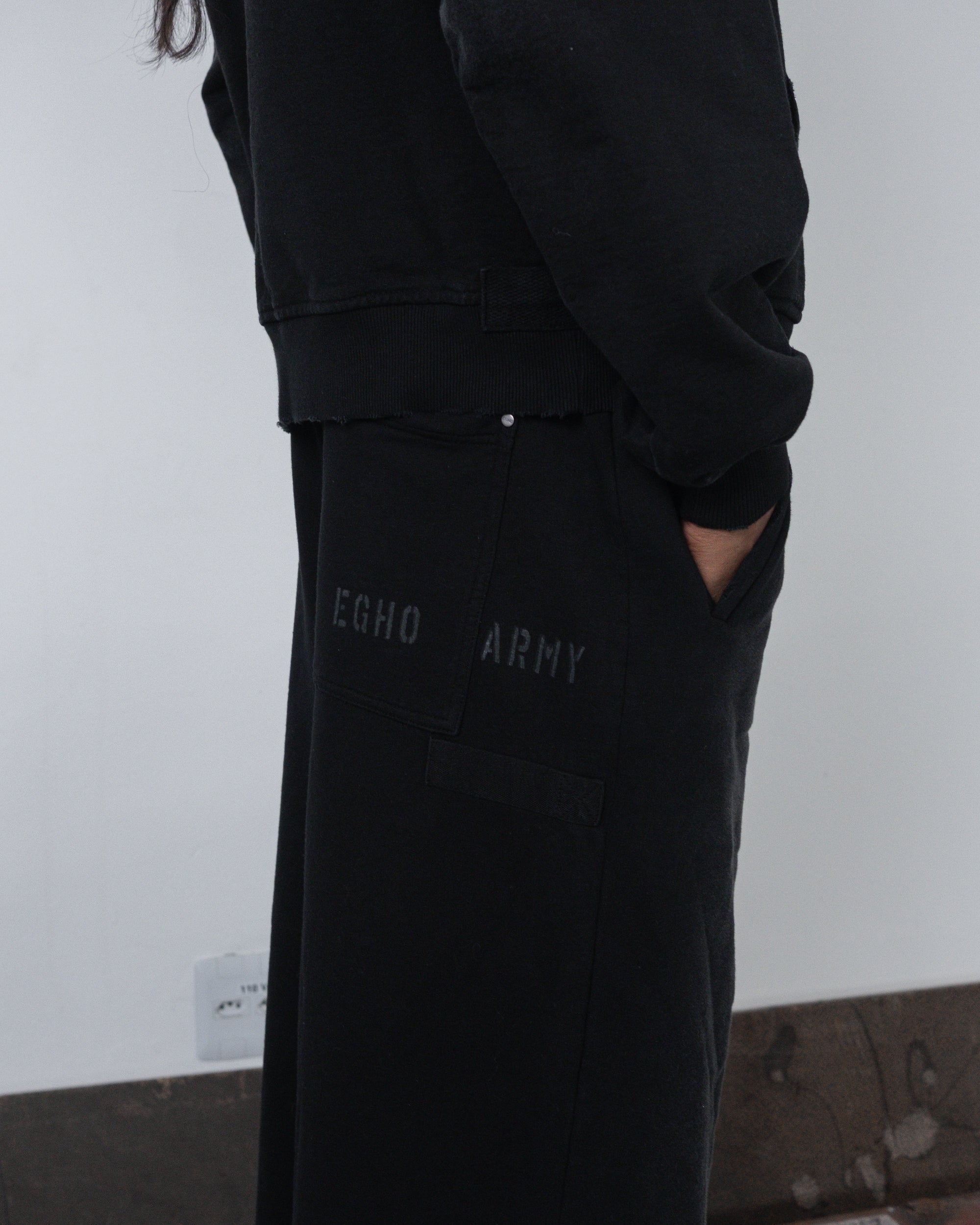 UNF LOOSE SWEATPANTS - BLACK