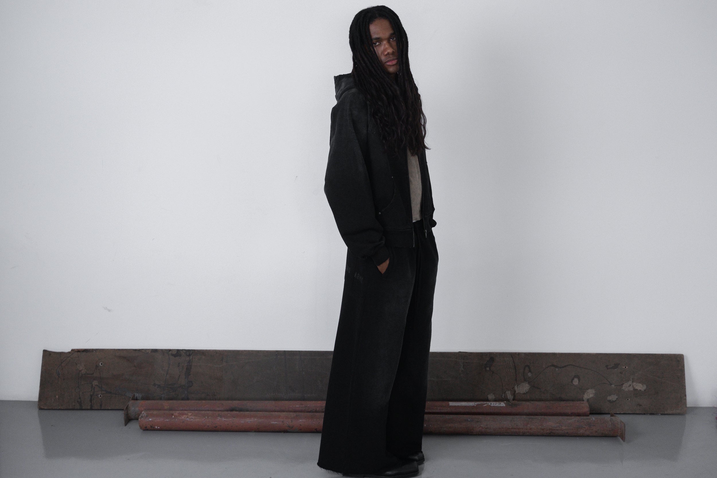 UNF LOOSE SWEATPANTS - BLACK