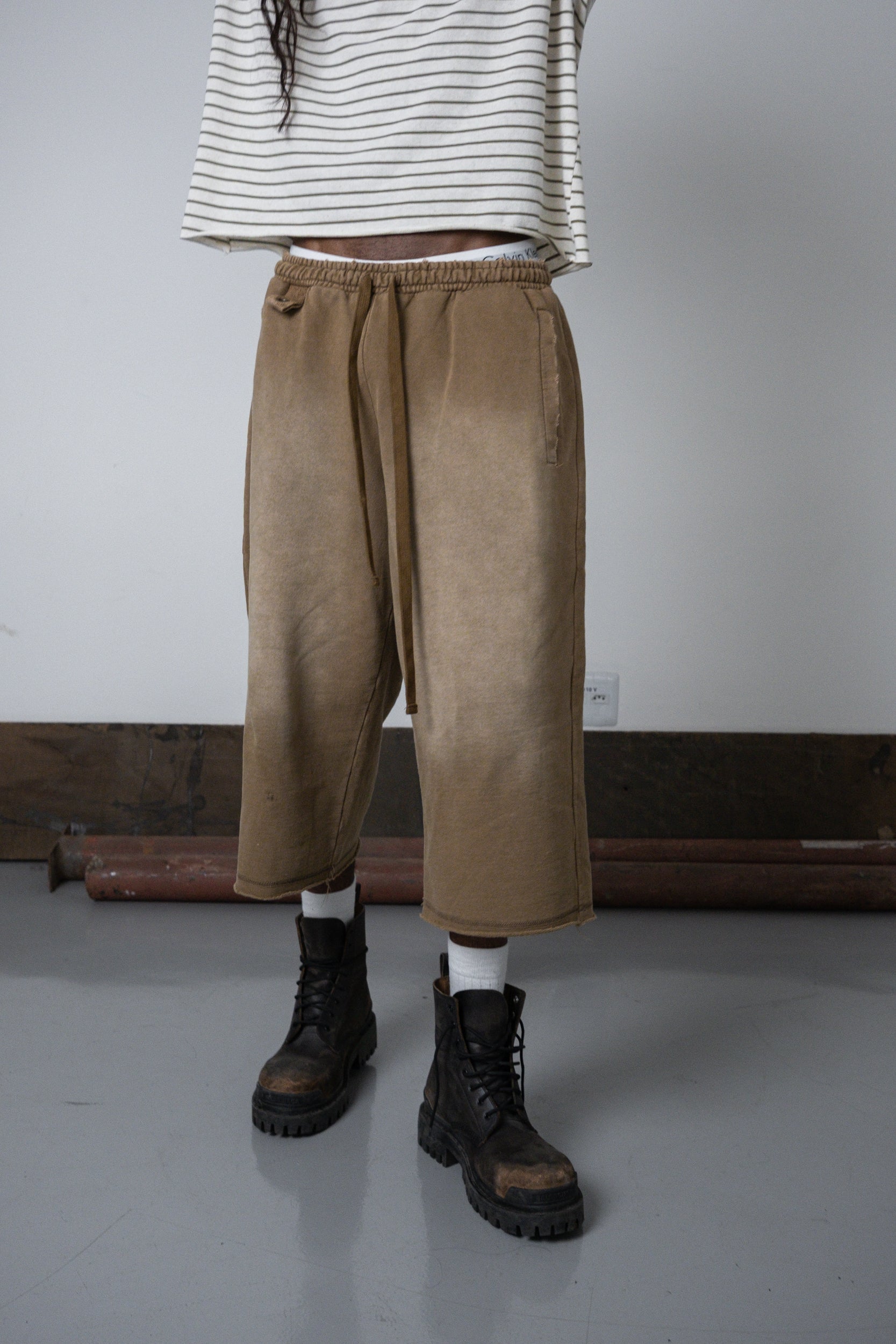 UNF LOOSE SWEATSHORTS - SAND