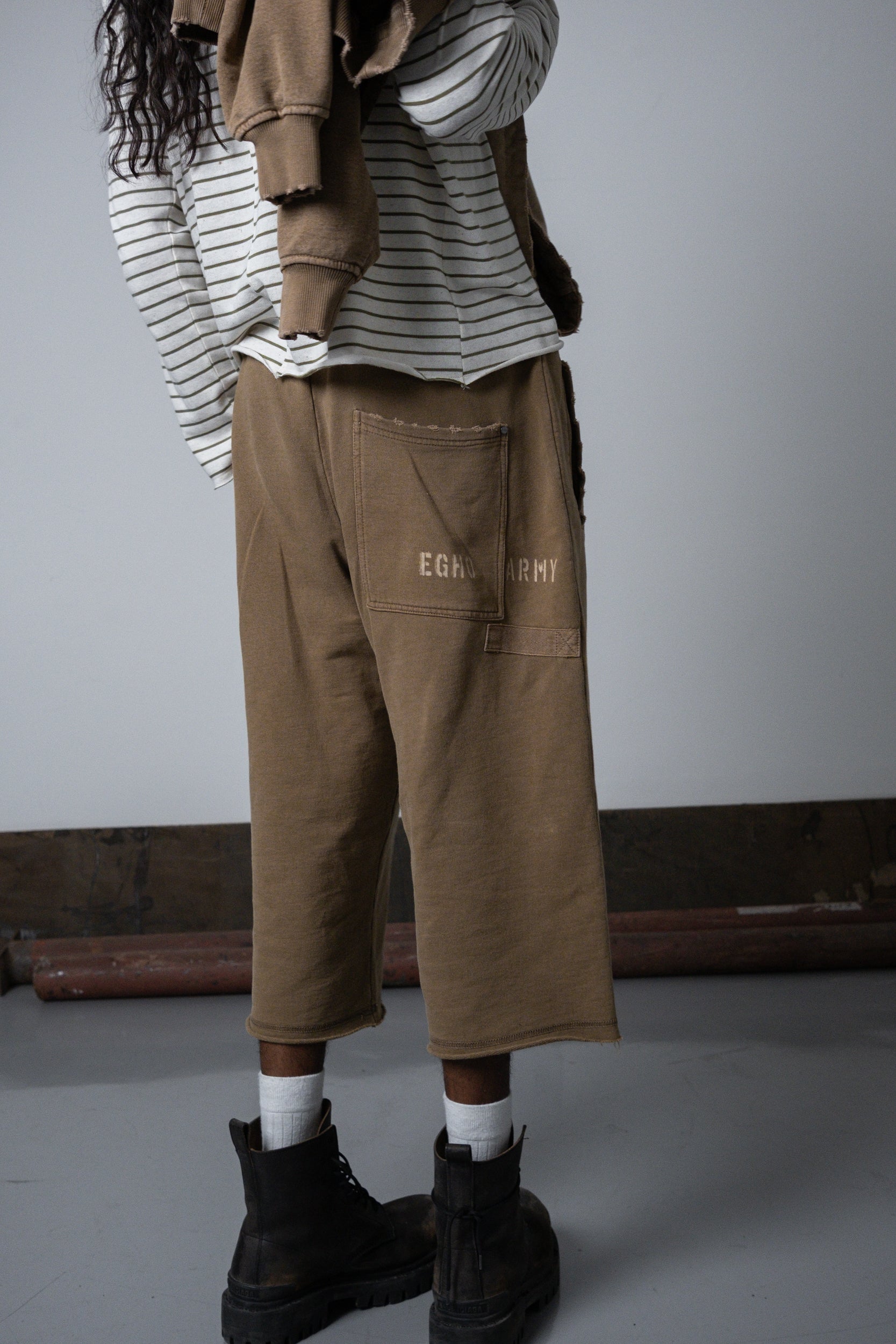 UNF LOOSE SWEATSHORTS - SAND