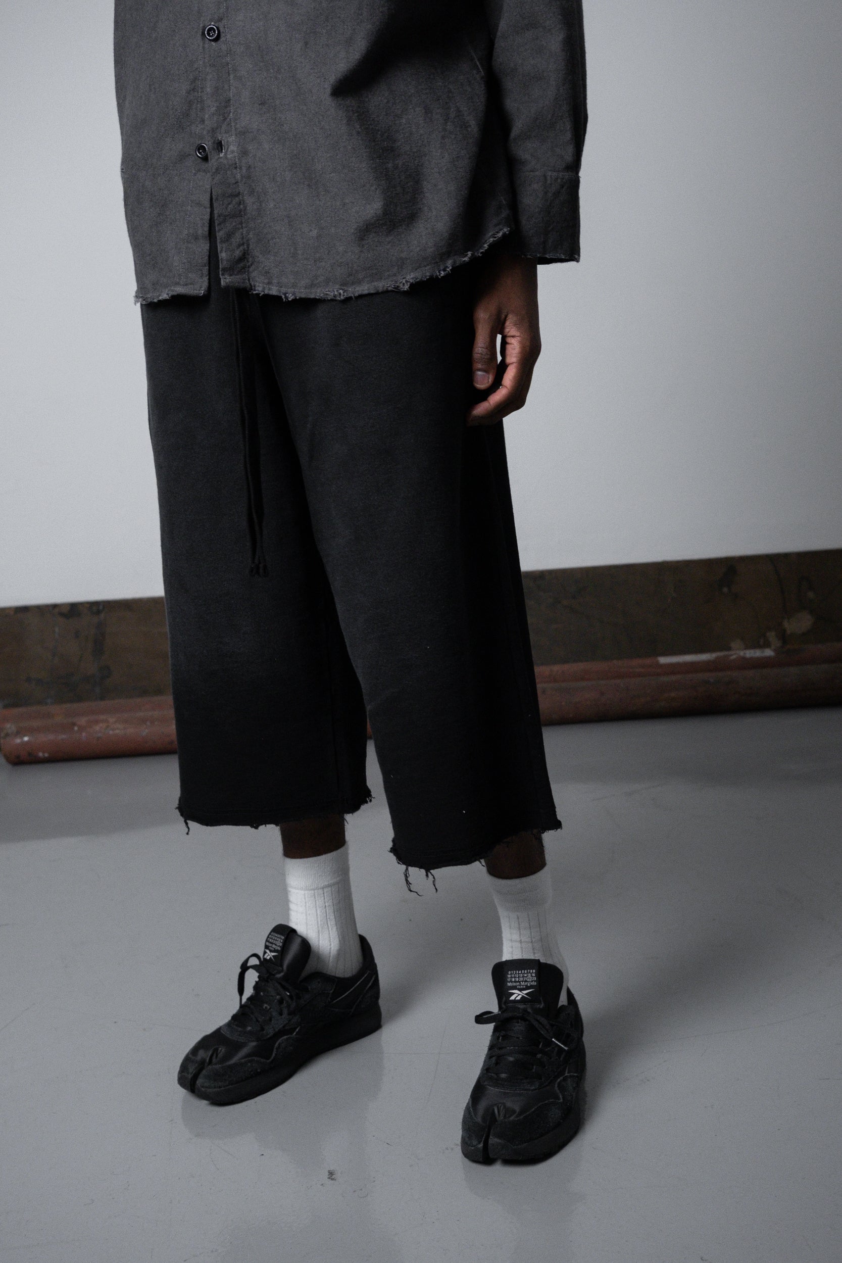 UNF LOOSE SWEATSHORTS - BLACK