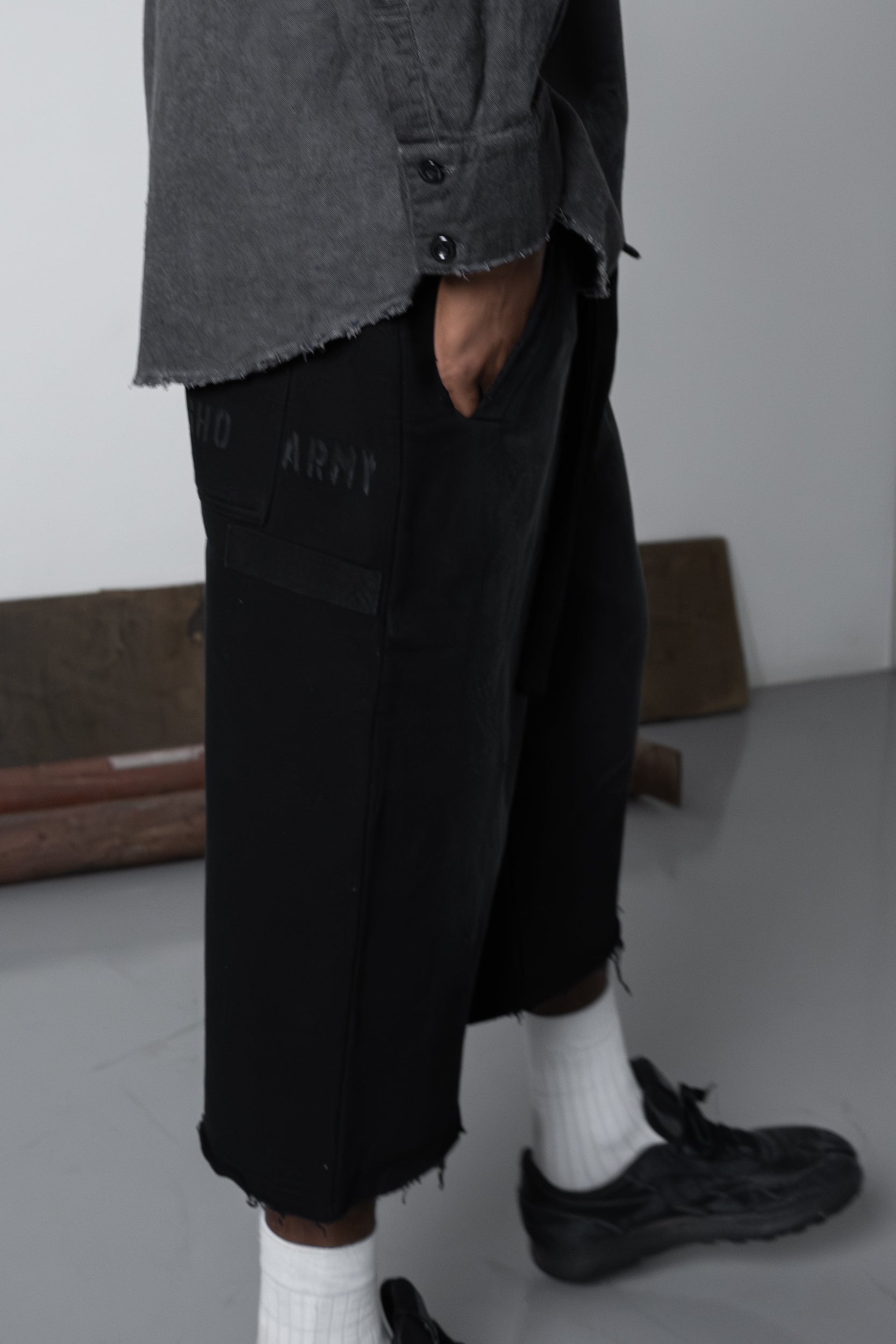 UNF LOOSE SWEATSHORTS - BLACK