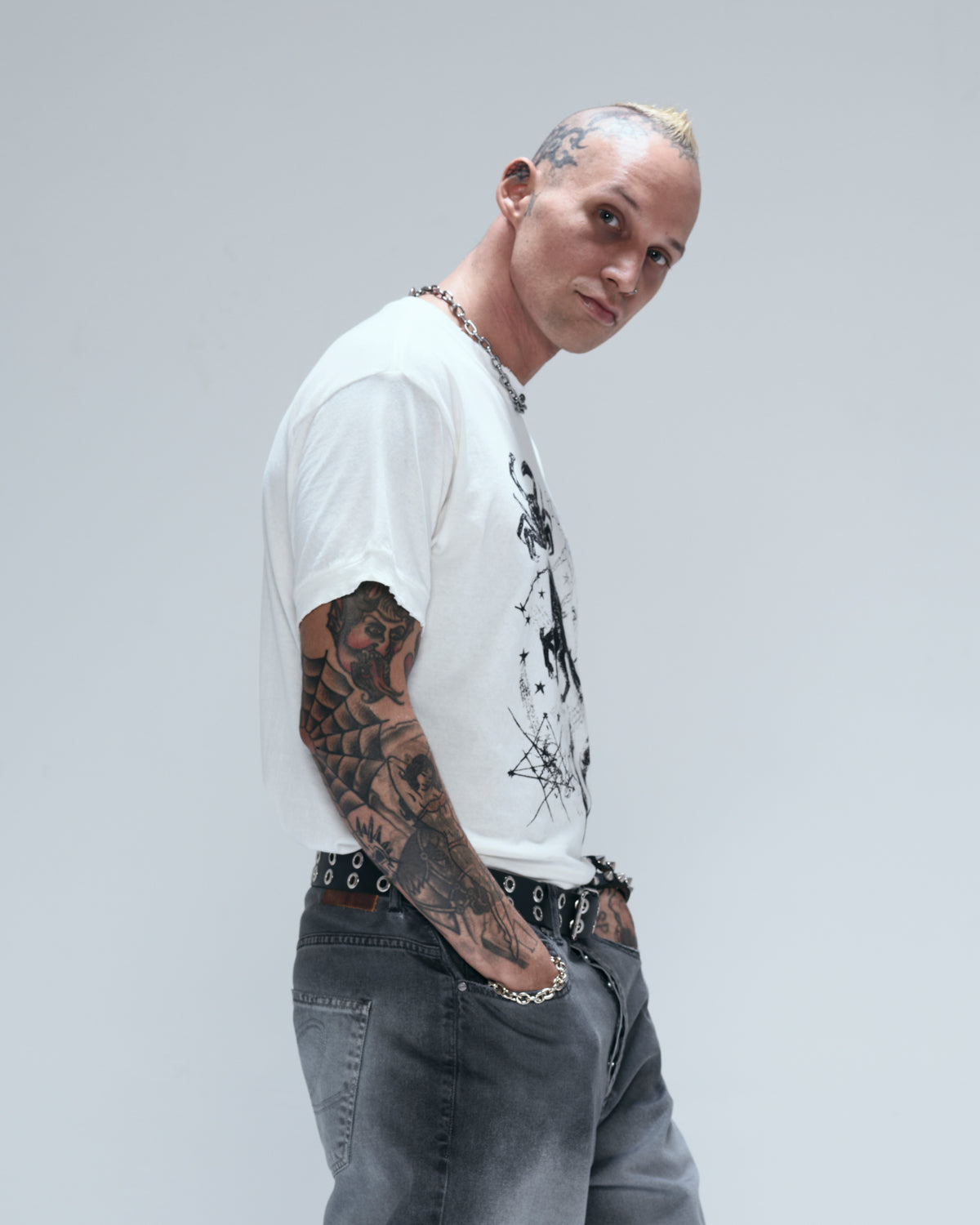 GNOSIS REGULAR GAZE TEE - OW