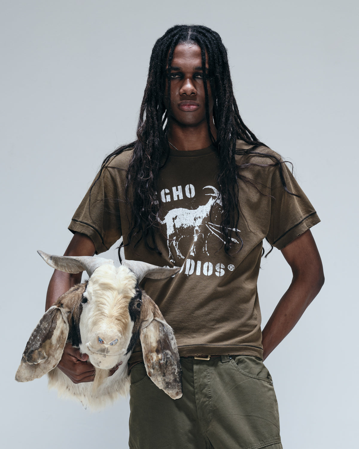 GOAT REGULAR GAZE TEE - OLIVE GREEN