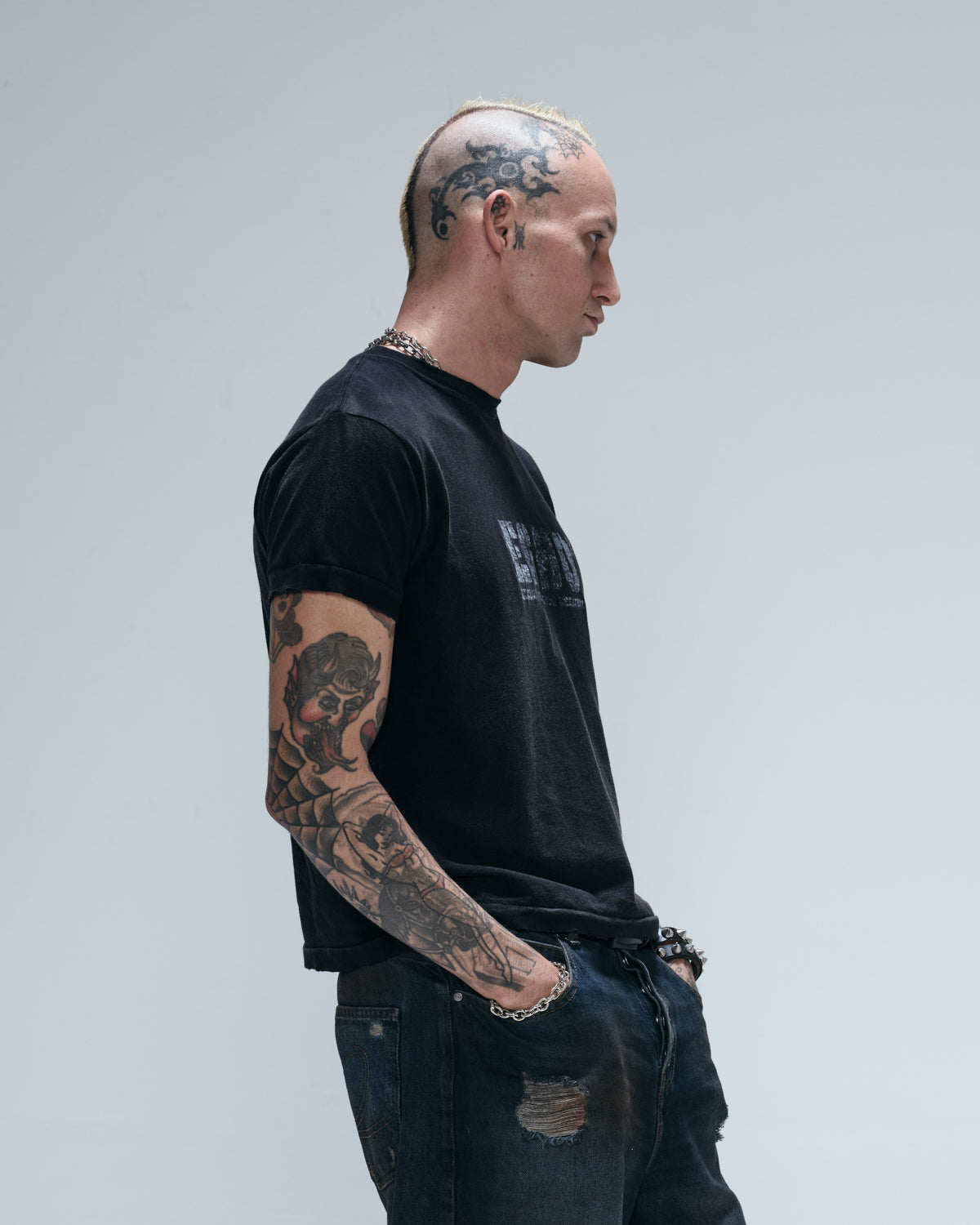 EXCLUSIVE REGULAR GAZE TEE - FADED BLACK