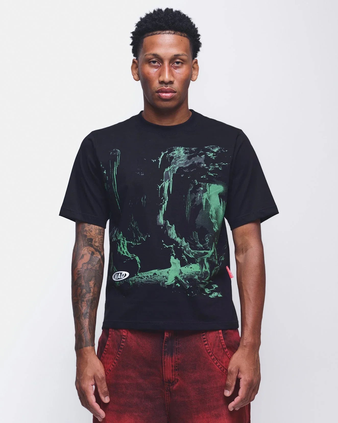 CAMISETA CAVERNA NEANDERTAL PRETA - Four Street