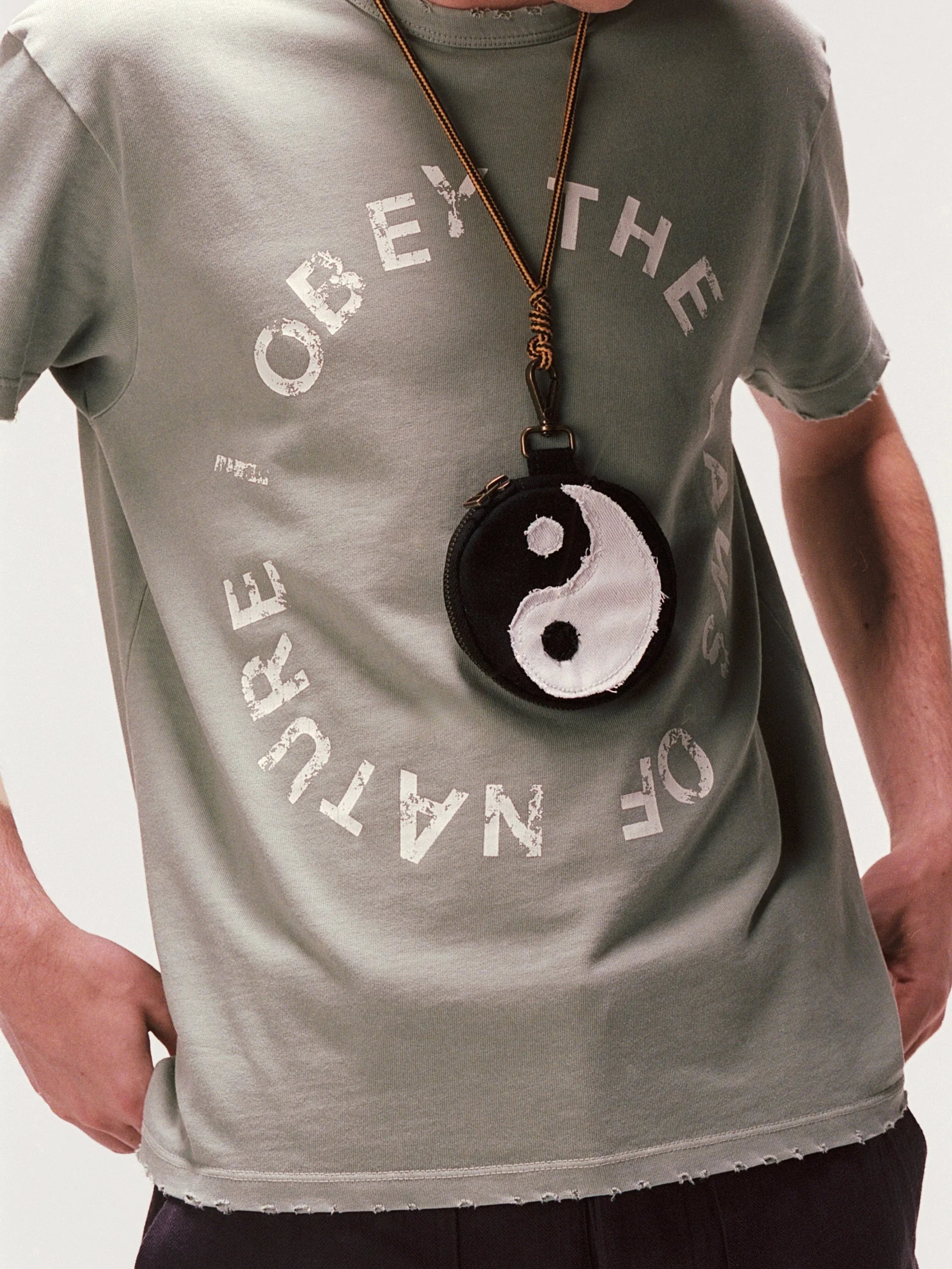 I Obey Fitted Tee - Light olive - Four Street