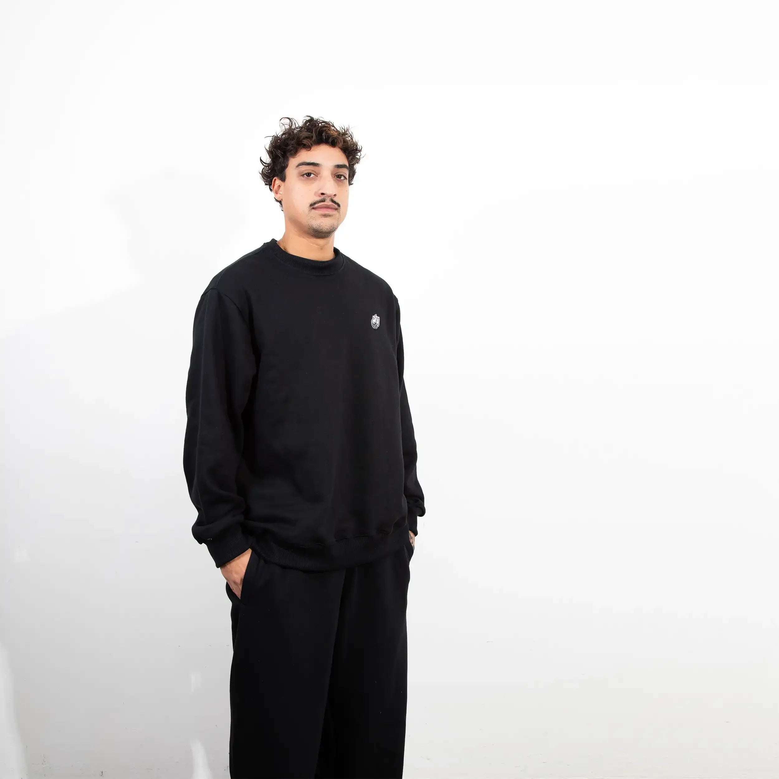 Crewnewck Freddy Black - Four Street