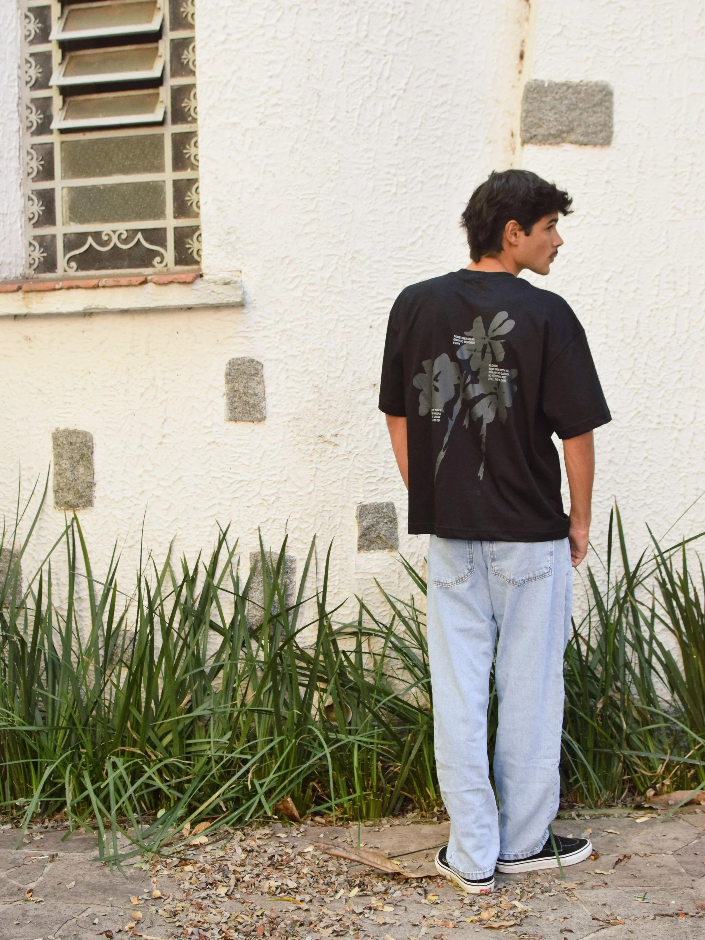 Camiseta Boxy Flowers - Four Street