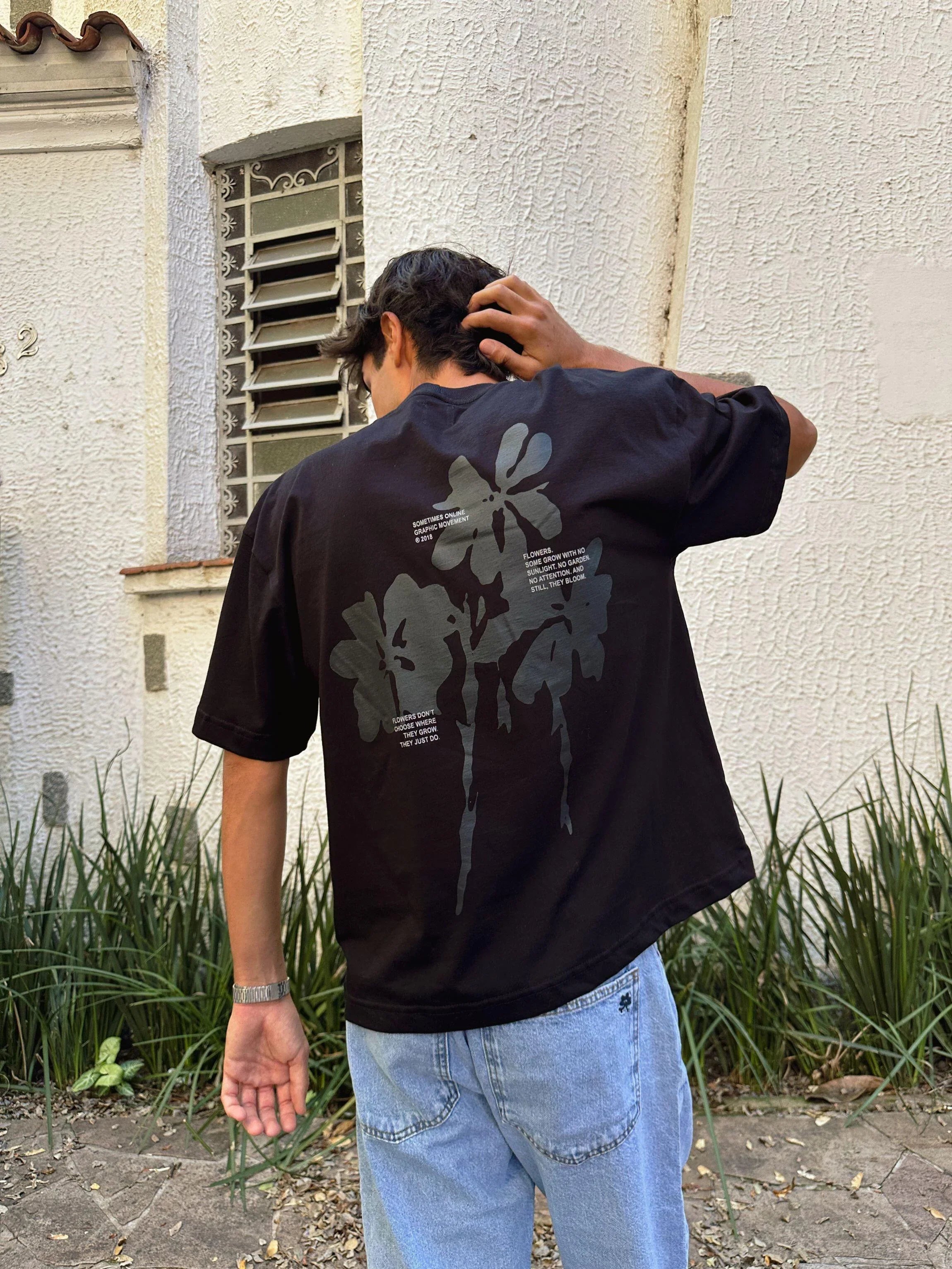 Camiseta Boxy Flowers - Four Street