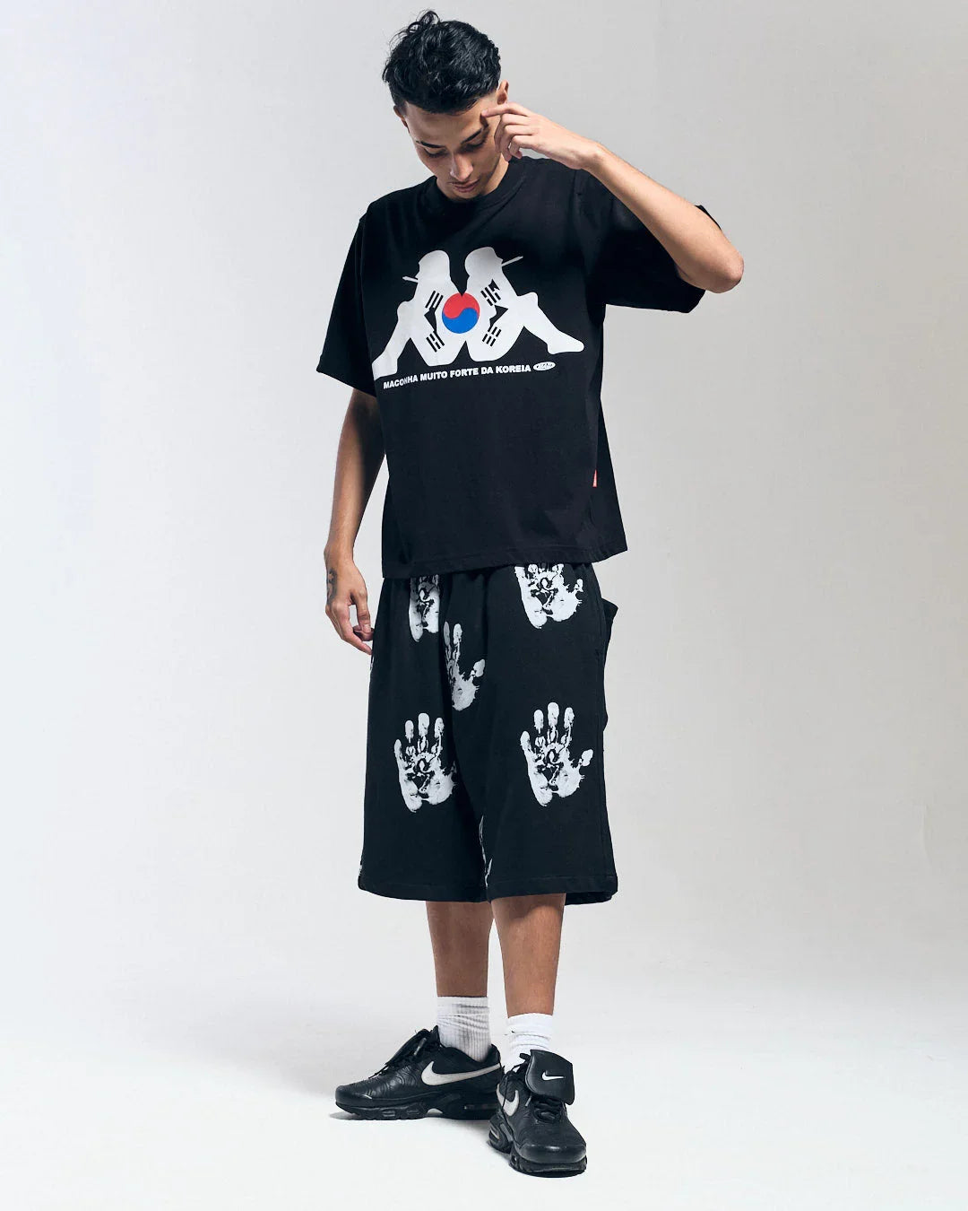 BERMUDA MOLETOM ALL HANDS PRETO - Four Street